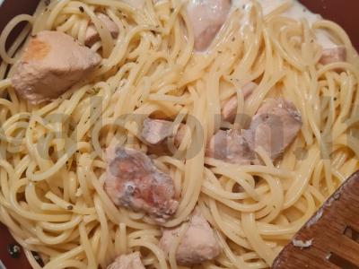 Makaronai su vištiena grietinėlėje pagrindine nuotrauka