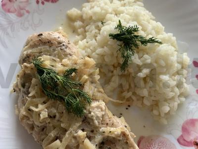 Sultinga vištiena ir ryžiai pagrindine nuotrauka