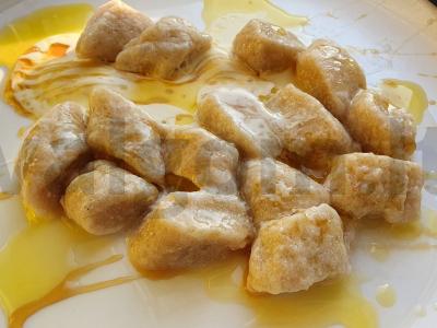 Tingūs koldūnai su bananais pagrindine nuotrauka