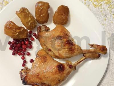Ančių kojos su obuoliais pagrindine nuotrauka