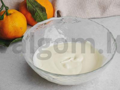 Desertas su baltuoju šokoladu ir mandarinais Žingsnis 1