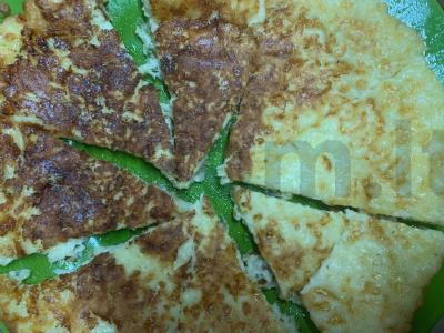 Tingus khachapuri ant pieno pagrindine nuotrauka