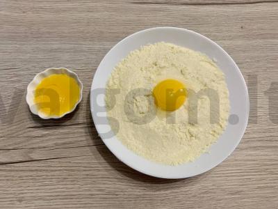 Sūrio pyragėliai su varškės įdaru Žingsnis 1