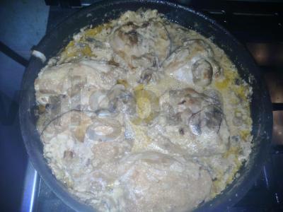 Vištiena žydų stiliumi pagrindine nuotrauka