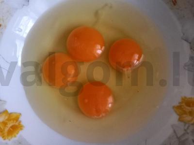 Švelnus omletas su skrebučiais Žingsnis 1
