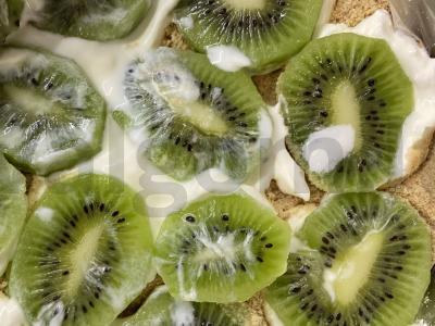 Nekeptas pyragas su kiviais ir sūdytais žemės riešutais Žingsnis 8