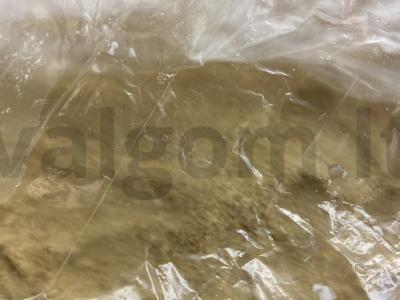 Nekeptas pyragas su kiviais ir sūdytais žemės riešutais Žingsnis 18