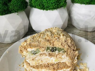 Nekeptas pyragas su kiviais ir sūdytais žemės riešutais pagrindine nuotrauka