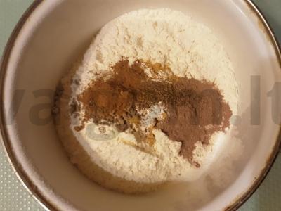 Klasikiniai imbieriniai sausainiai Žingsnis 1