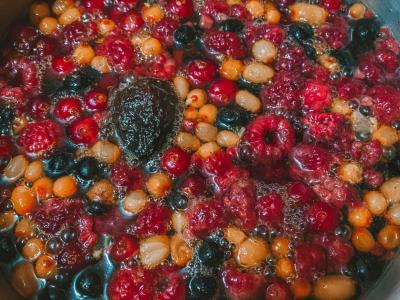 Vitaminų uogų kompotas su abrikosais Žingsnis 2