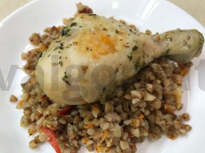 Grikiai su vištienos kojomis orkaitėje pagrindine nuotrauka