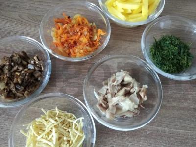 Sūrio sriuba "Mushroom Glade" su karališkaisiais grybais Žingsnis 2