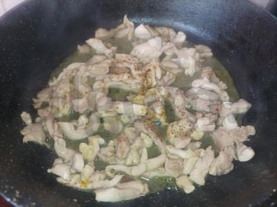 Aromatinga vištiena su daržovėmis Žingsnis 1