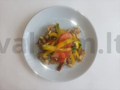 Aromatinga vištiena su daržovėmis pagrindine nuotrauka