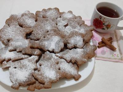 Sausainiai su imbieru ir cinamonu pagrindine nuotrauka