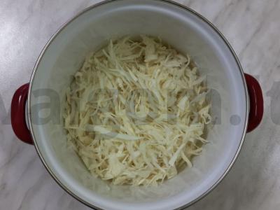 Kopūstų salotos su konservuotais žirneliais Žingsnis 1