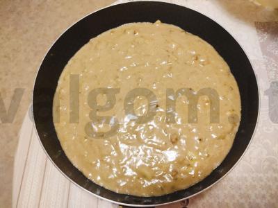 Karamelinis bananų pyragas su graikiniais riešutais Žingsnis 9