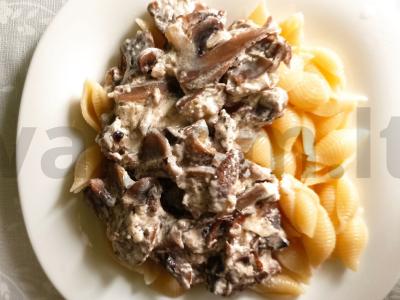 Makaronai su grybais pagrindine nuotrauka