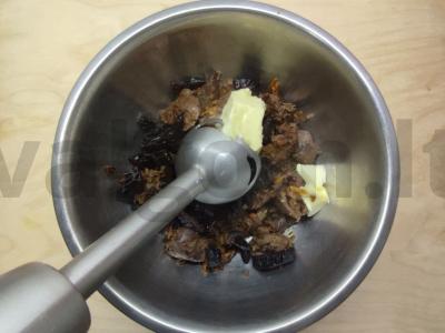 Vištienos kepenėlių paštetas su džiovintomis slyvomis Žingsnis 2