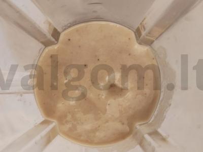 Bananų desertas su plakta grietinėle Žingsnis 1