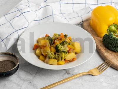 Troškinys su paprikomis ir brokoliais pagrindine nuotrauka