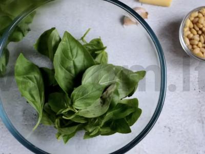 Skanus naminis pesto padažas Žingsnis 1