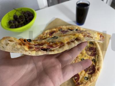 Pica iš plonos tešlos pagrindine nuotrauka