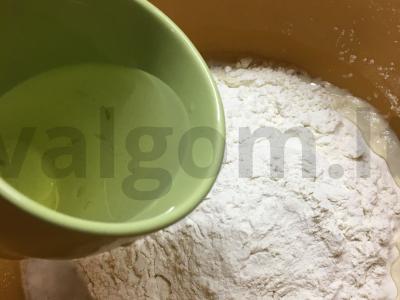 Greitai sūdomi sausainiai su sūrio kepurėle Žingsnis 6