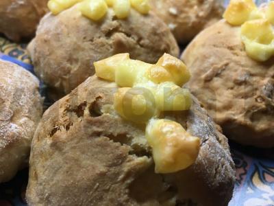 Greitai sūdomi sausainiai su sūrio kepurėle pagrindine nuotrauka