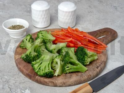 Kukurūzų, brokolių ir saldžiųjų paprikų troškinimas Žingsnis 1