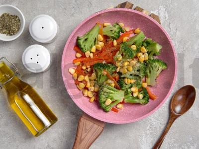 Kukurūzų, brokolių ir saldžiųjų paprikų troškinimas Žingsnis 2