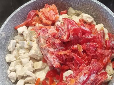 Vištiena terijakio padaže su kiaušinių makaronais Žingsnis 4