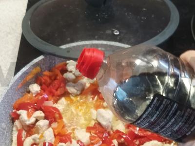 Vištiena terijakio padaže su kiaušinių makaronais Žingsnis 5