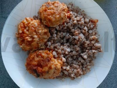 Mėsos kukuliai pomidorų padaže pagrindine nuotrauka