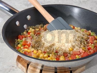 Garuose virtų ryžių garnyras su kukurūzais Žingsnis 2