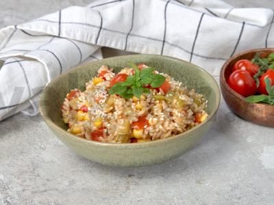 Garuose virtų ryžių garnyras su kukurūzais pagrindine nuotrauka