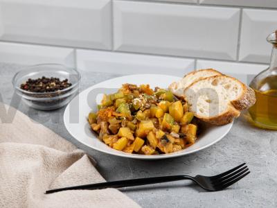 Troškinys su grybais ir bulvėmis pagrindine nuotrauka