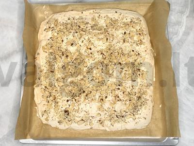 Meringue ritinys su spanguolėmis Žingsnis 8