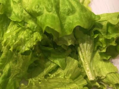 Ypatingos salotos su kepenimis ir braškėmis Žingsnis 1
