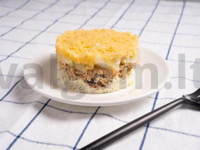 Austriškos salotos su rausvąja lašiša pagrindine nuotrauka