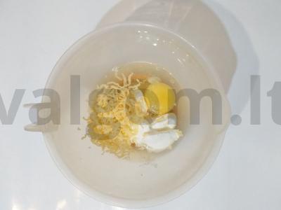 Omletas su minkšta varške ir sūriu Žingsnis 1