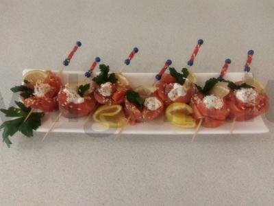 Originalūs lašišos suktinukai su varške ir sezamo sėklomis pagrindine nuotrauka