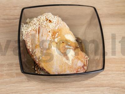 Vištienos šlaunelė unagi su česnakais ir sezamo sėklomis bei grikių makaronais Žingsnis 2