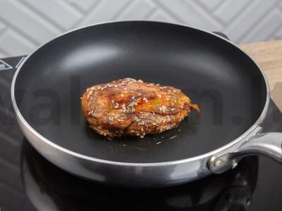Vištienos šlaunelė unagi su česnakais ir sezamo sėklomis bei grikių makaronais Žingsnis 3