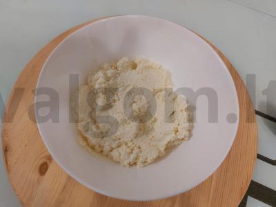 Puikūs naminiai sūrio pyragaičiai Žingsnis 2