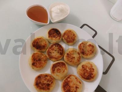 Puikūs naminiai sūrio pyragaičiai pagrindine nuotrauka