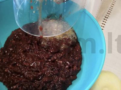 Kepenų paplotėliai su žaliaisiais svogūnais Žingsnis 1