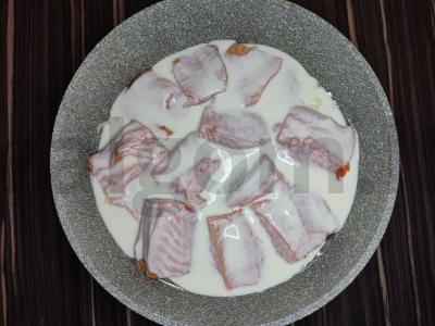 Kefyre troškinta lašiša Žingsnis 3