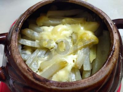 Kepinys su bulvėmis ir grybais puoduose pagrindine nuotrauka