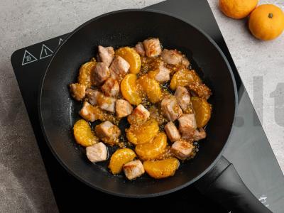 Kiauliena su mandarinais su medumi ir garstyčiomis Žingsnis 3